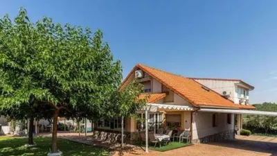 Chalet in Nuevo Baztán photo 2
