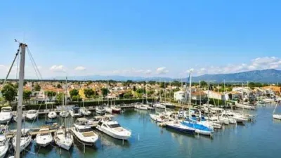 Apartment in Empuriabrava photo 2