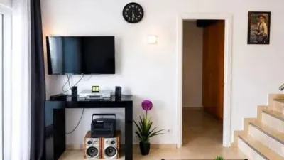Apartment on Carrer de la Muga photo 4