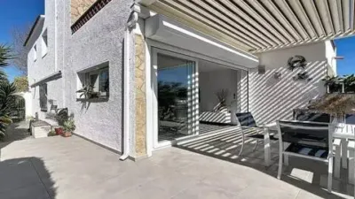 Chalet on Carrer del Llobregat photo 7