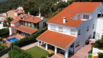 Chalet on Passeig de Santa Bàrbara photo 2