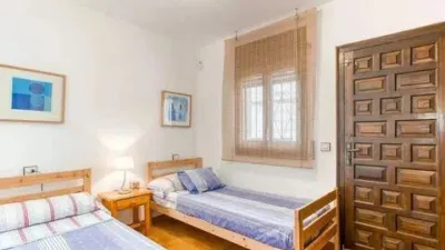 Chalet on Carrer de l'Ebre photo 9