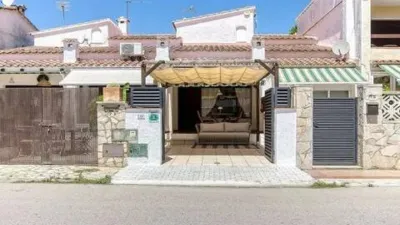 Chalet on Carrer de l'Ebre photo 2