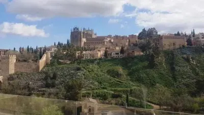 Casa adosada en alquiler en Carretera de Piedrabuena, Los Cigarrales-Montesión (Toledo Capital) de 1.800 €<span>/mes</span>