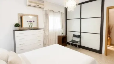 Apartment on Zenobia Camprubi Street photo 11
