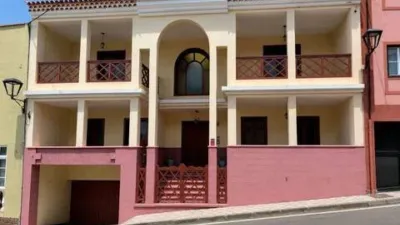 Chalet on San Vicente Street photo 2