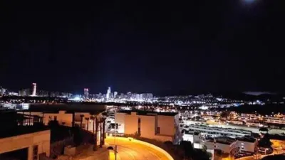 Duplex Penthouse with Dream Views: Infinite Mediterranean Sea Views - Camporosso Village, Finestrat 112 m² interior | 191.51 m² total built-up area | 170.27 m² usable surface 3 bedrooms | 3 bathrooms 82.56 m² of terraces, including a spectacular rooftop solarium of 43.82 m² with jacuzzi Stunning panoramic sea views 1 parking space included Energy Class A - Extremely energy efficient (30 kWh/m²/year) Layout: First Floor (74 m²): Open-plan living-dining room with modern kitchen, 2 bedrooms (master with en-suite bathroom), 2 bathrooms and 16 m² terrace with sea views. Second Floor (29 m²): Spacious third bedroom/multi-purpose room, bathroom, storage room, 16.60 m² terrace, plus an impressive rooftop solarium of 43.82 m² with 180° panoramic sea and Benidorm skyline views! Features: Air conditioning (heating/cooling) | Automatic awnings and electric shutters | Alarm system | Fully equipped modern kitchen | Parking space included | Energy rating A | All furniture included | Complete smart home system controllable via mobile app (electric shutters, all lights, air conditioning, door intercom and more) Community Services: Outdoor and heated swimming pools | Padel court | Gym | Children's playground | Gardens Privileged Location - Calle Colombia 2, Finestrat: 10 min to beaches | Shopping centres and supermarkets | Golf courses | Restaurants | Medical services and schools Perfect for: Families, investors, seekers of Mediterranean lifestyle, permanent or holiday residence, the best of life on the Costa Blanca. A Unique Opportunity: Modern duplex penthouse with A energy certification, huge private rooftop solarium with jacuzzi, smart home technology and all furniture included in one of the most complete urbanisations on the Costa Blanca. photo 48