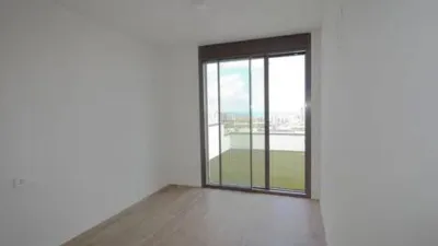Flat on Colombia Street in photo 12