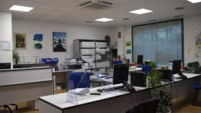 Local comercial en venta en Campus Sur-Santa Marta - Más