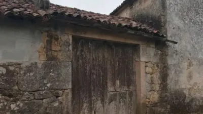 Casa – Os Dices, Ataúde, A Igrexa - Más