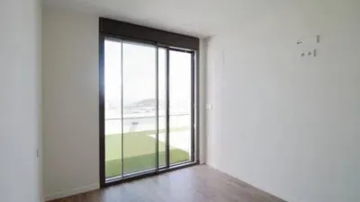 Flat on Colombia Street in photo 11
