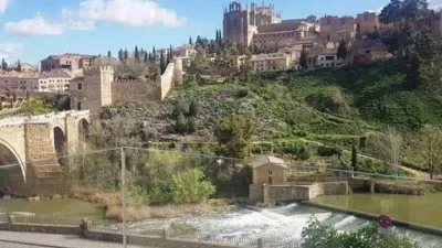 Casa adosada en alquiler en Carretera de Piedrabuena, Los Cigarrales-Montesión (Toledo Capital) de 1.800 €<span>/mes</span>