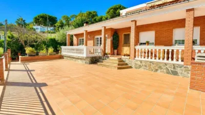 Chalet in Argentona photo 2