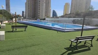 Loft for sale in Terramar Community, Benidorm. Located in Poniente, south-facing. €3,125/m². Opposite the Intempo building in Benidorm. Surrounded by green areas and a golf course. 2 bathrooms: 1 WC + 1 shower room. Walk-in closet. Fully equipped kitchen with high-quality Bosch appliances. The kitchen and dining area form a comfortable and cozy loft, complete with a leather sofa bed. Terrace with beautiful exterior views. Fully external apartment with plenty of natural light. Includes parking space. Storage room (2 × 2 m²). Elevator. Air conditioning-heating. 3 outdoor pools. 1 indoor heated pool. Full gym with showers. 4 WCs. 2 tennis-padel courts. Ping-pong table. Walking paths within the complex with benches. Alarm system installed. photo 5
