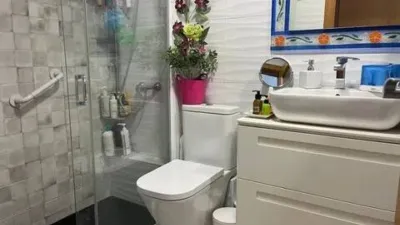 Loft for sale in Terramar Community, Benidorm. Located in Poniente, south-facing. €3,125/m². Opposite the Intempo building in Benidorm. Surrounded by green areas and a golf course. 2 bathrooms: 1 WC + 1 shower room. Walk-in closet. Fully equipped kitchen with high-quality Bosch appliances. The kitchen and dining area form a comfortable and cozy loft, complete with a leather sofa bed. Terrace with beautiful exterior views. Fully external apartment with plenty of natural light. Includes parking space. Storage room (2 × 2 m²). Elevator. Air conditioning-heating. 3 outdoor pools. 1 indoor heated pool. Full gym with showers. 4 WCs. 2 tennis-padel courts. Ping-pong table. Walking paths within the complex with benches. Alarm system installed. photo 30