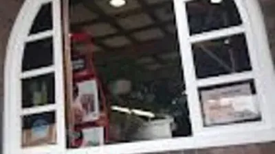 Local comercial en alquiler en Bergondo - Más