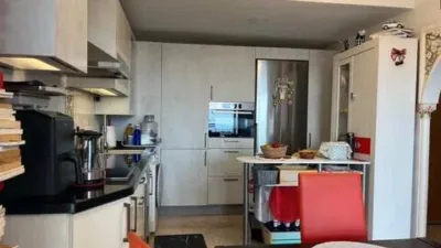 Loft for sale in Terramar Community, Benidorm. Located in Poniente, south-facing. €3,125/m². Opposite the Intempo building in Benidorm. Surrounded by green areas and a golf course. 2 bathrooms: 1 WC + 1 shower room. Walk-in closet. Fully equipped kitchen with high-quality Bosch appliances. The kitchen and dining area form a comfortable and cozy loft, complete with a leather sofa bed. Terrace with beautiful exterior views. Fully external apartment with plenty of natural light. Includes parking space. Storage room (2 × 2 m²). Elevator. Air conditioning-heating. 3 outdoor pools. 1 indoor heated pool. Full gym with showers. 4 WCs. 2 tennis-padel courts. Ping-pong table. Walking paths within the complex with benches. Alarm system installed. photo 11