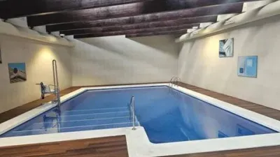 Loft for sale in Terramar Community, Benidorm. Located in Poniente, south-facing. €3,125/m². Opposite the Intempo building in Benidorm. Surrounded by green areas and a golf course. 2 bathrooms: 1 WC + 1 shower room. Walk-in closet. Fully equipped kitchen with high-quality Bosch appliances. The kitchen and dining area form a comfortable and cozy loft, complete with a leather sofa bed. Terrace with beautiful exterior views. Fully external apartment with plenty of natural light. Includes parking space. Storage room (2 × 2 m²). Elevator. Air conditioning-heating. 3 outdoor pools. 1 indoor heated pool. Full gym with showers. 4 WCs. 2 tennis-padel courts. Ping-pong table. Walking paths within the complex with benches. Alarm system installed. photo 17