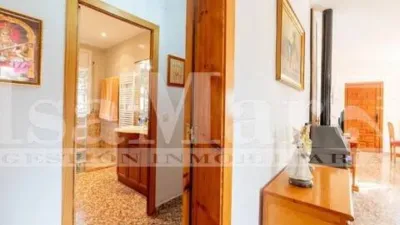 Chalet on Carrer de Bellvei photo 9