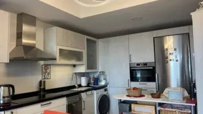 Loft for sale in Terramar Community, Benidorm. Located in Poniente, south-facing. €3,125/m². Opposite the Intempo building in Benidorm. Surrounded by green areas and a golf course. 2 bathrooms: 1 WC + 1 shower room. Walk-in closet. Fully equipped kitchen with high-quality Bosch appliances. The kitchen and dining area form a comfortable and cozy loft, complete with a leather sofa bed. Terrace with beautiful exterior views. Fully external apartment with plenty of natural light. Includes parking space. Storage room (2 × 2 m²). Elevator. Air conditioning-heating. 3 outdoor pools. 1 indoor heated pool. Full gym with showers. 4 WCs. 2 tennis-padel courts. Ping-pong table. Walking paths within the complex with benches. Alarm system installed. photo 9