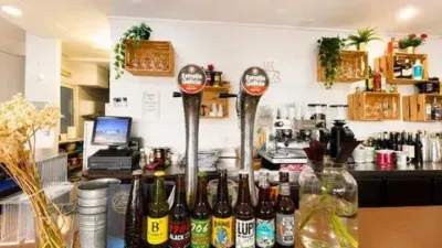 Local comercial en alquiler en Avenida de Arteixo, cerca de Calle de Noya - Més