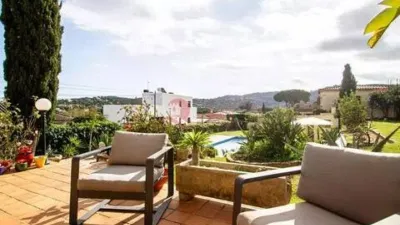 Chalet on Carrer del Priorat photo 10
