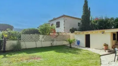 Chalet on Carrer del Priorat photo 4
