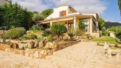 Chalet on Carrer del Priorat photo 8