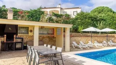 Chalet on Carrer del Priorat photo 5