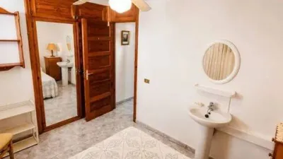 Apartment on Avenida de Rafael Puig Lluvina photo 18