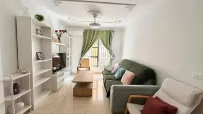 Piso en calle Salgueros photo 5