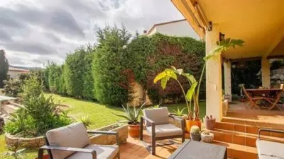 Chalet on Carrer del Priorat photo 9