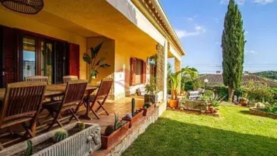 Chalet on Carrer del Priorat photo 12