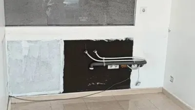Local comercial en venta en Calle de los Navegantes - Más
