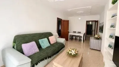 Piso en calle Salgueros photo 6