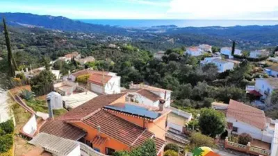 Chalet on Carrer del Montsia photo 2