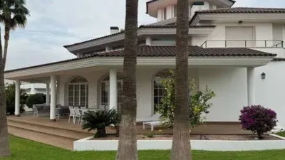 Chalet on Carrer de Fuerteventura photo 2