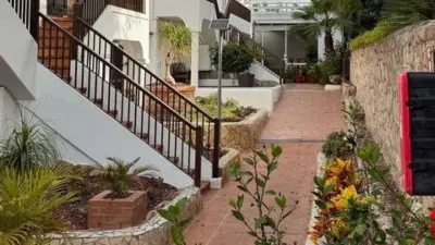 Apartment on Calle Victor Zurita Soler photo 40