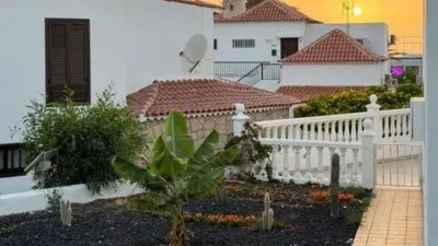 Apartment on Calle Victor Zurita Soler photo 29