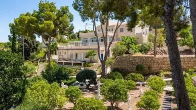 Chalet on Pintor Murillo Street photo 4