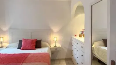 Apartment on Calle Victor Zurita Soler photo 15