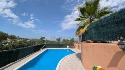 Chalet on Carrer de Tordera photo 2