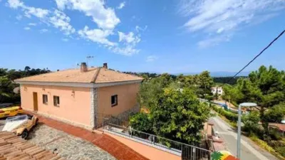 Chalet on Carrer de Tordera photo 3