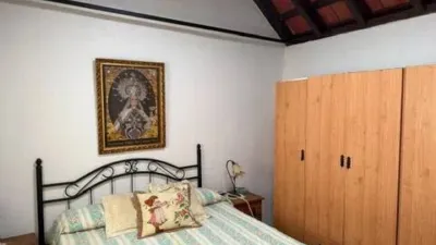 Rustic house on Juan Relinque Street photo 15