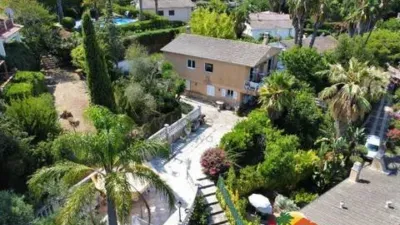 Chalet on Carrer de Maria Fortuny photo 3