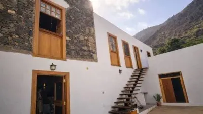 House on Avenida Tome Cano photo 2