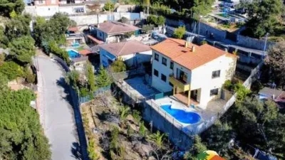 Chalet on Carrer del Clavell photo 3