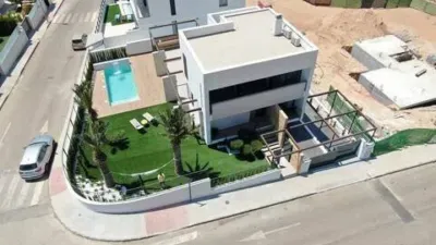 Chalet on Ana Maria Matute Street photo 24
