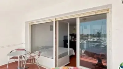 Apartment with cabin and 8 m² terrace for sale in the Nausica building, Port Grec Sector, Empuriabrava. Discover this bright apartment with a cabin located in one of the most attractive areas of Empuriabrava, offering spectacular views of the main canal. The property features an open kitchen integrated into a spacious living-dining room, creating a comfortable and functional space with direct access to a magnificent terrace where you can enjoy privileged views and pleasant outdoor moments. It also includes a full bathroom and a practical cabin that provides additional space with multiple usage possibilities. The property requires renovation, making it an excellent opportunity to customize it to your taste and increase its value, whether as a holiday home, investment, or primary residence. Don’t miss this chance. Visit it and discover all the potential this unique property in Empuriabrava has to offer. Location: PORT GREC Street, Empuriabrava. AICAT registration number: 8606. ITP: Current type applies. Notary and registry fees according to tariff. photo 5