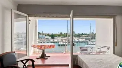 Apartment with cabin and 8 m² terrace for sale in the Nausica building, Port Grec Sector, Empuriabrava. Discover this bright apartment with a cabin located in one of the most attractive areas of Empuriabrava, offering spectacular views of the main canal. The property features an open kitchen integrated into a spacious living-dining room, creating a comfortable and functional space with direct access to a magnificent terrace where you can enjoy privileged views and pleasant outdoor moments. It also includes a full bathroom and a practical cabin that provides additional space with multiple usage possibilities. The property requires renovation, making it an excellent opportunity to customize it to your taste and increase its value, whether as a holiday home, investment, or primary residence. Don’t miss this chance. Visit it and discover all the potential this unique property in Empuriabrava has to offer. Location: PORT GREC Street, Empuriabrava. AICAT registration number: 8606. ITP: Current type applies. Notary and registry fees according to tariff. photo 9